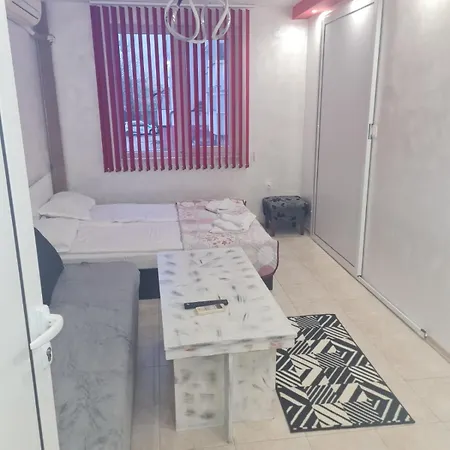 Day And Night Apartment