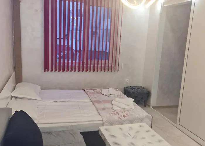 Apartment Day And Night *